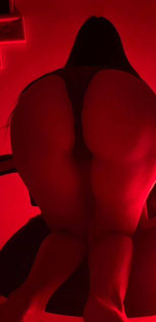 Model - Amy Banma sexy