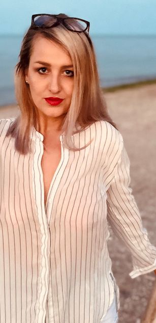 Model - MayaTrainor deepthroat