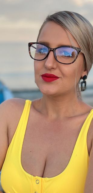 Model - MayaTrainor deepthroat