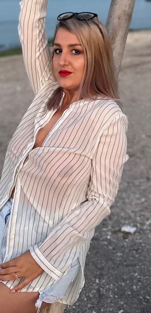 Model - MayaTrainor deepthroat