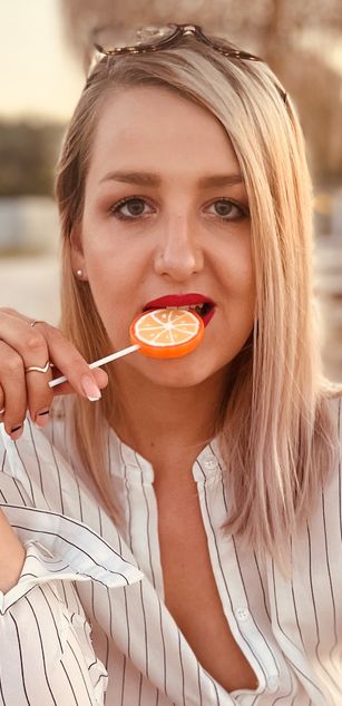 Model - MayaTrainor deepthroat