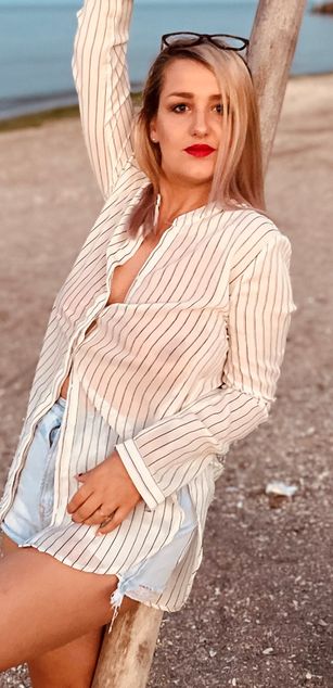 Model - MayaTrainor deepthroat