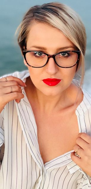 Model - MayaTrainor deepthroat