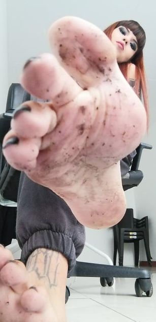 Model - FEET ADDICTION dominatrix