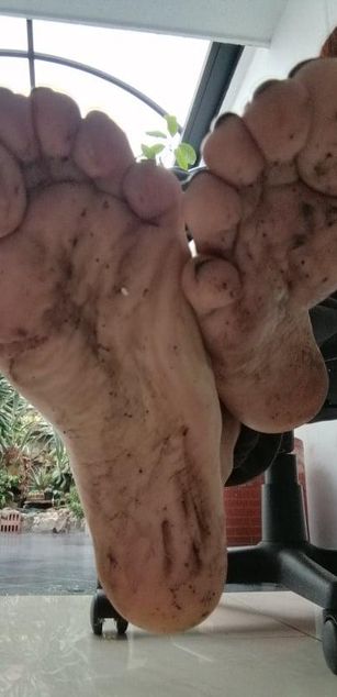 Model - FEET ADDICTION dominatrix