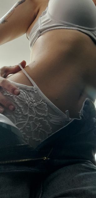 Model - Sharon Beret roleplay