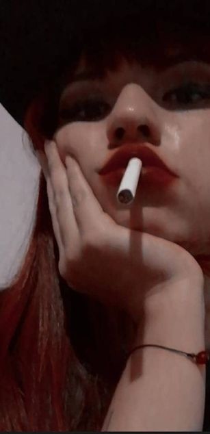 Model - FEET ADDICTION dominatrix