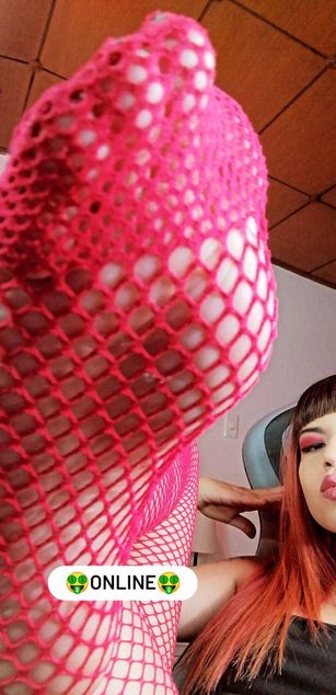 Model - FEET ADDICTION dominatrix