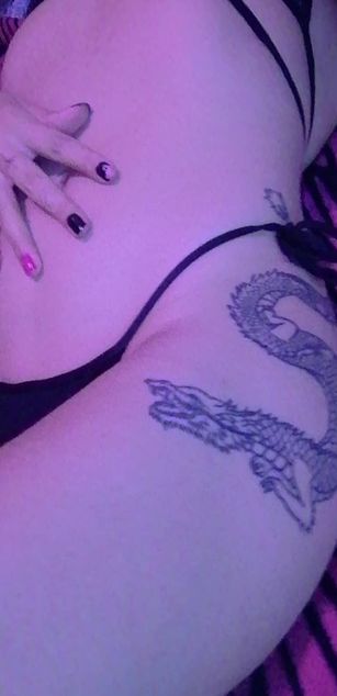 Model - FEET ADDICTION dominatrix