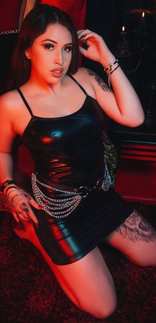 Model - Kim Daniels deepthroat