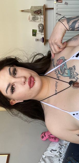 Model - Luna Doom fetish