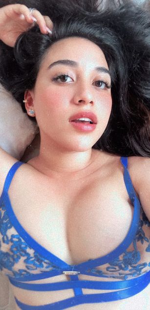 Model - Mia Aura sexy