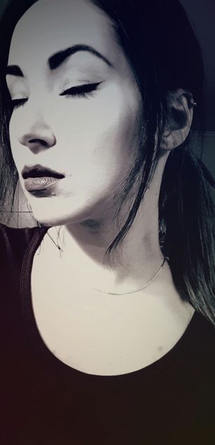 Model - Dusty Flirtation