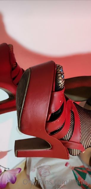 Model - harleyhorny17 heels