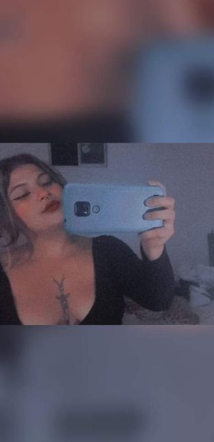 Model - Mia lobo spit