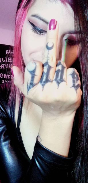 Model - FEET ADDICTION dominatrix