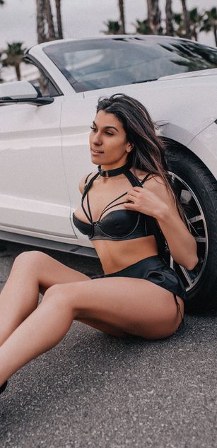 Model - Curly Sue bigboobs