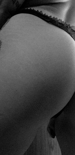 Model - FEET ADDICTION dominatrix