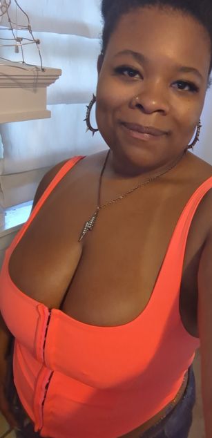 Model - EmeraldEye horny