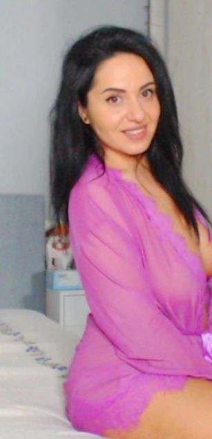 Model - Jennifer striptease