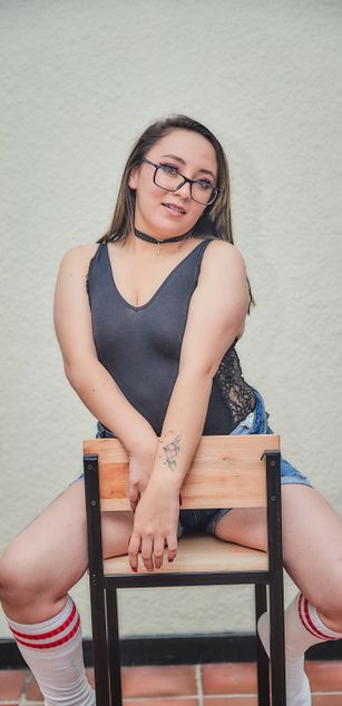 Model - cassy_sweet_cheeks bigtits