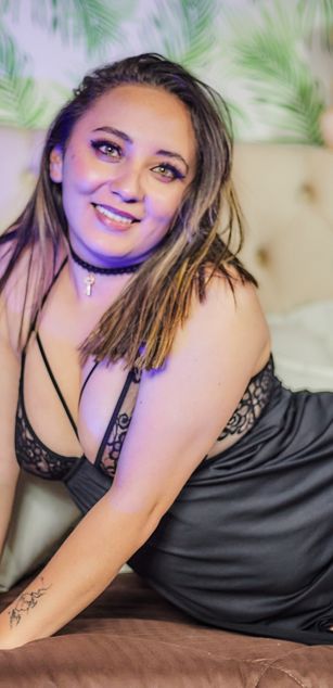 Model - cassy_sweet_cheeks bigtits