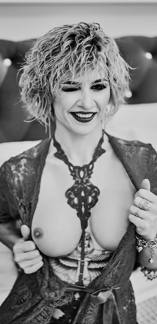 Model - LolaHornyXXX blowjob