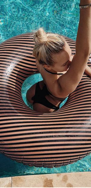 Model - Lika bigtits