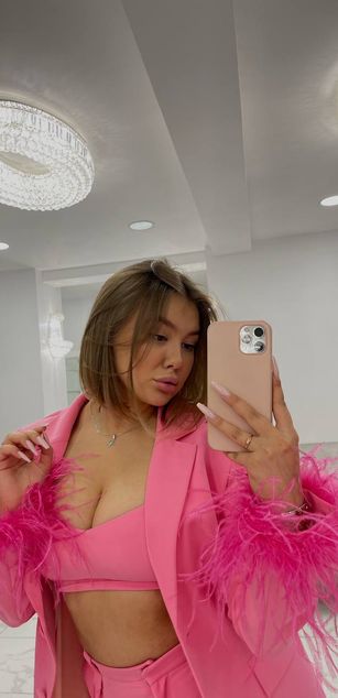 Model - Lika bigtits