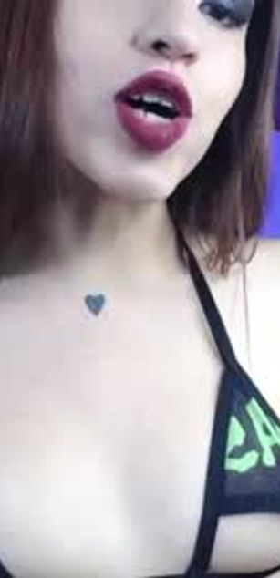 Model - FEET ADDICTION dominatrix