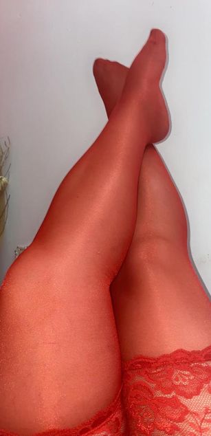 Model - ElisabethBeth27 shavedpussy