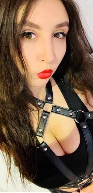 Model - Nicole Fancy bigtits