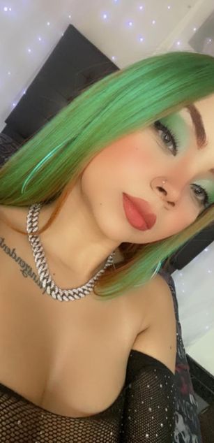 Model - AdharaRossi dp