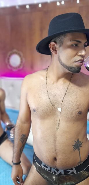 Model - luc_and_mathy ass