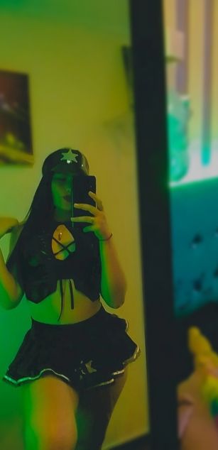 Model - Gabriela deepthroat