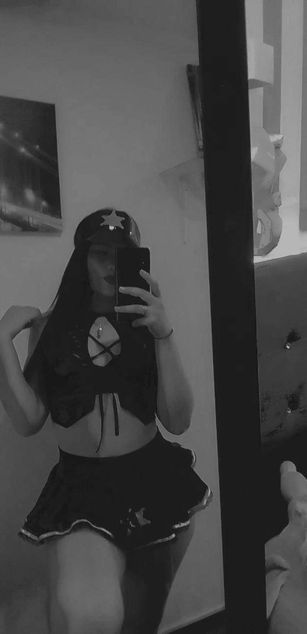 Model - Gabriela deepthroat