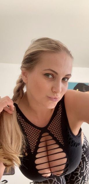 Model - LillyDiaz deepthroat