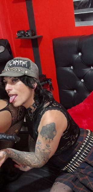 Model - AnnieAndAtenea dominatrix