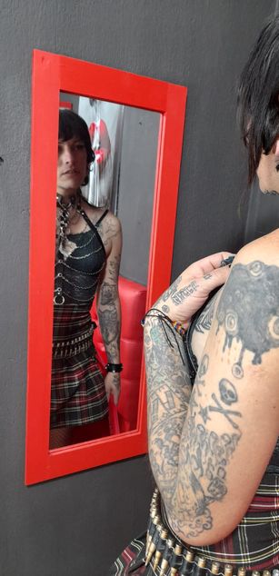 Model - AnnieAndAtenea dominatrix