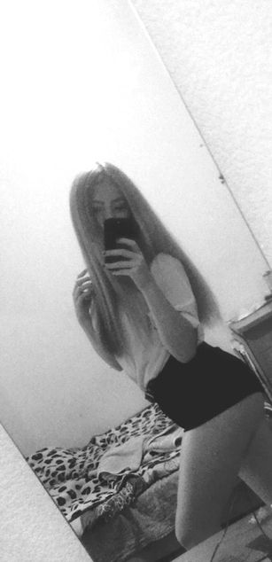 Model - OlyaMil pussy