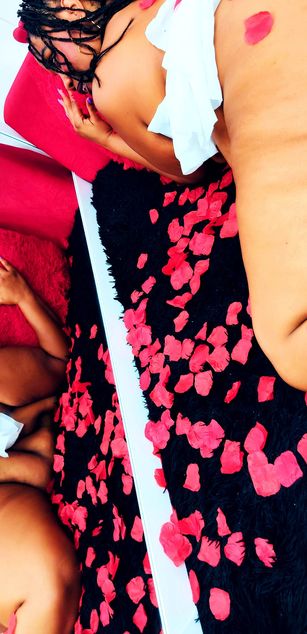 Model - ARANZALATINBLACK bigass