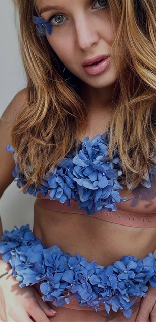 Model - KitiKat sweet