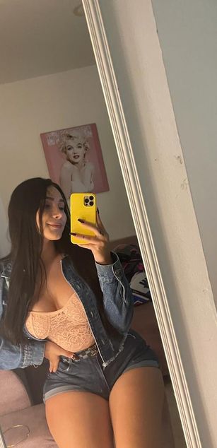 Model - Cloe whitex bigtits