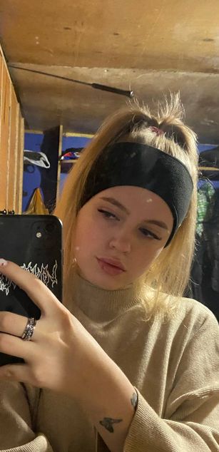 Model - Meghan_Ory striptease