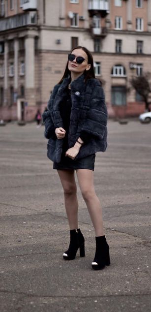 Model - LauraPretty striptease