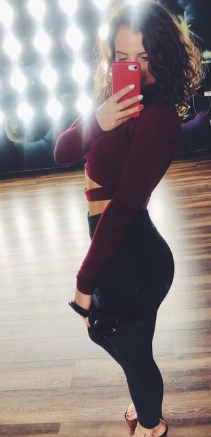 Model - Eva Cherry bigtits