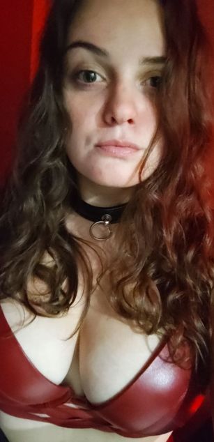 Model - Eva Cherry bigtits