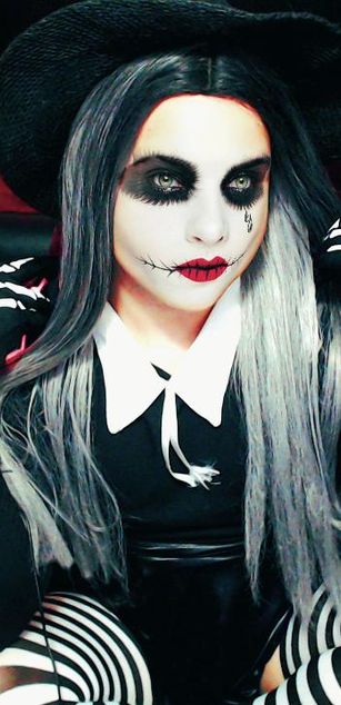 Model - Camila Carrington dominatrix