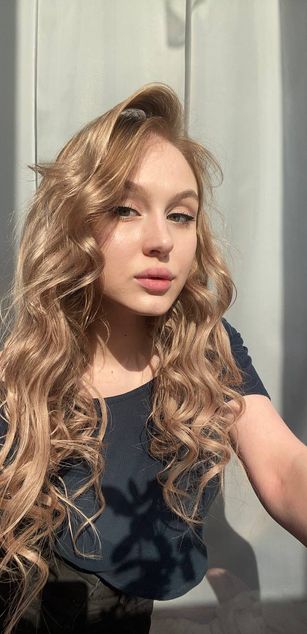 Model - Emelia Bounty curvy