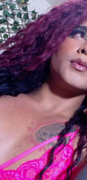 Model - STEPHANY cum